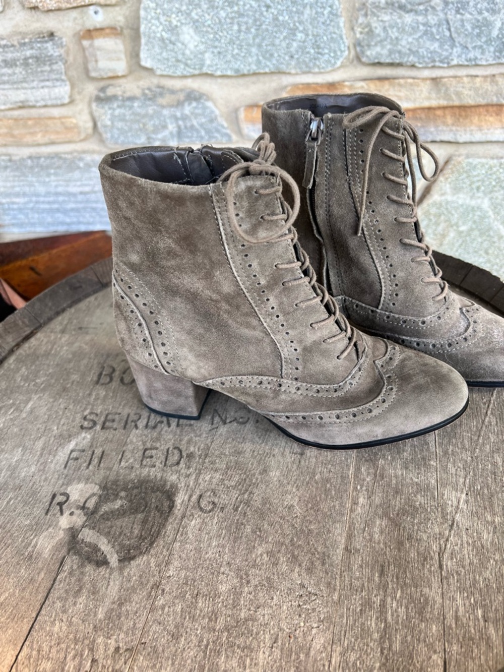Tahari Joshua Suede Lace-Up Ankle Boots - Taupe sz 9